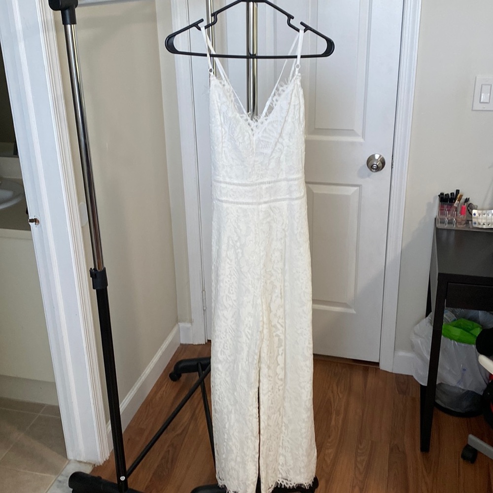 Amazon white jumper suit small. It has never been worn (fits size 0-2 nicely!)